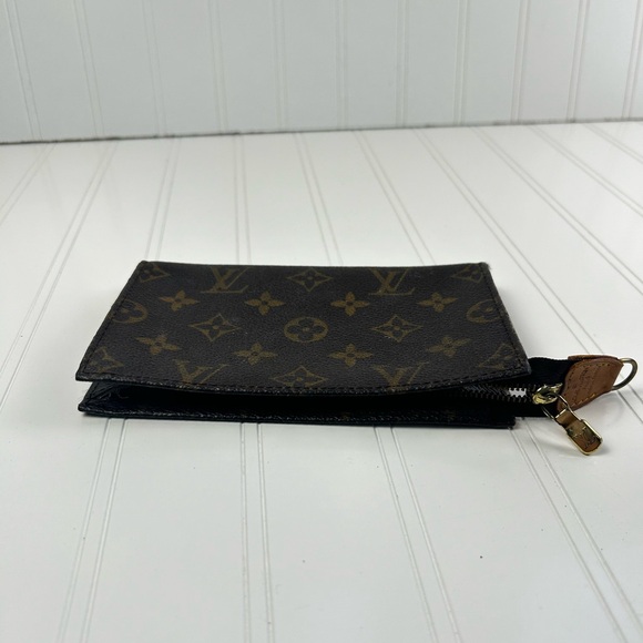 Louis Vuitton Vintage Monogram
Canvas Toiletry Pouch 17 Cosmetic Bag - Picture 11 of 12